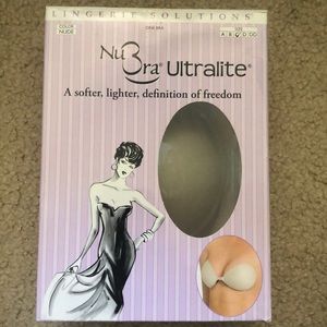 Strapless, backless sticky bra